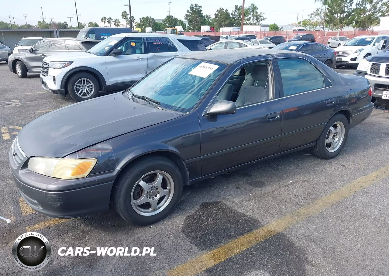 2000 Toyota Camry Le VIN:JT2BG22K2Y0383460 - 2