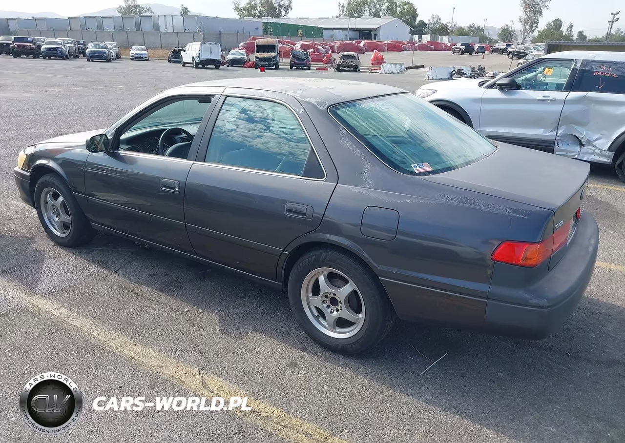 2000 Toyota Camry Le VIN:JT2BG22K2Y0383460 - 3