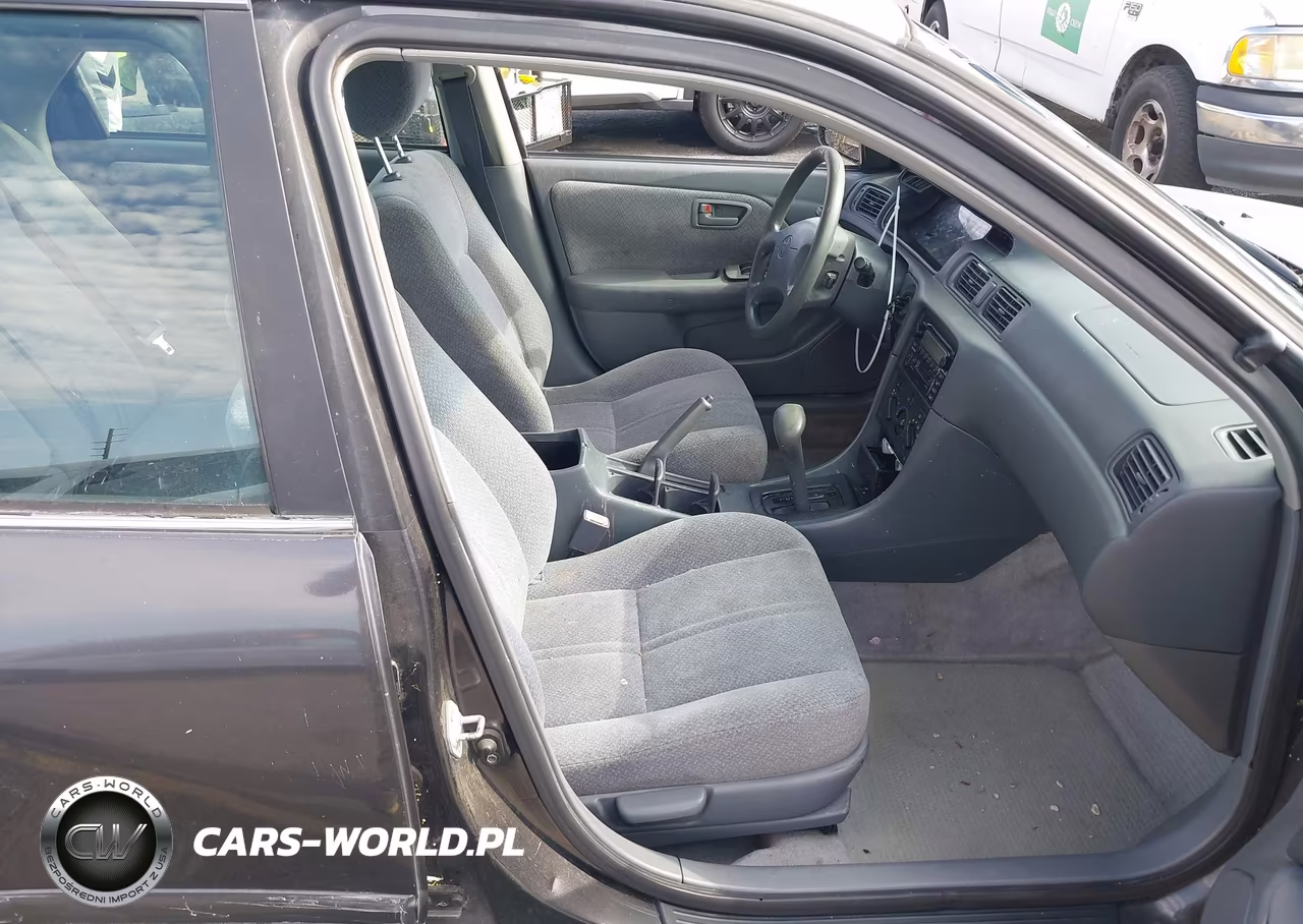 2000 Toyota Camry Le VIN:JT2BG22K2Y0383460 - 5