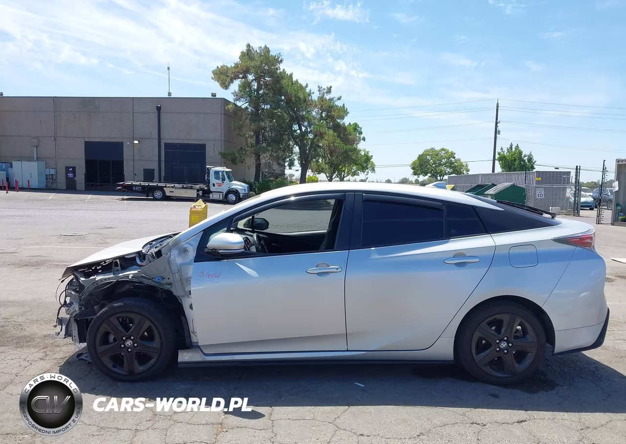 2017 Toyota Prius Four Touring VIN:JTDKARFU7H3536720 - 15