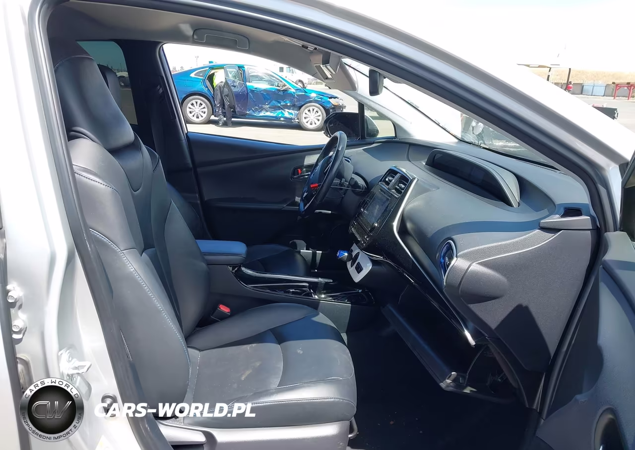 2017 Toyota Prius Four Touring VIN:JTDKARFU7H3536720 - 5