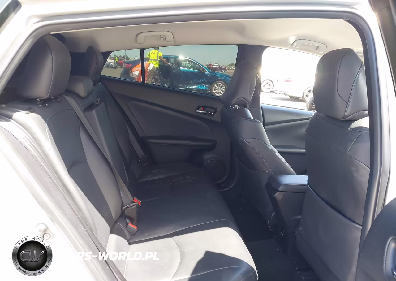 2017 Toyota Prius Four Touring VIN:JTDKARFU7H3536720 - 8