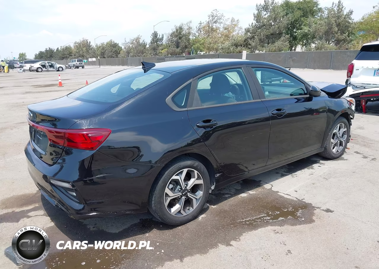 2020 Kia Forte Lxs VIN:3KPF24ADXLE242996 - 4