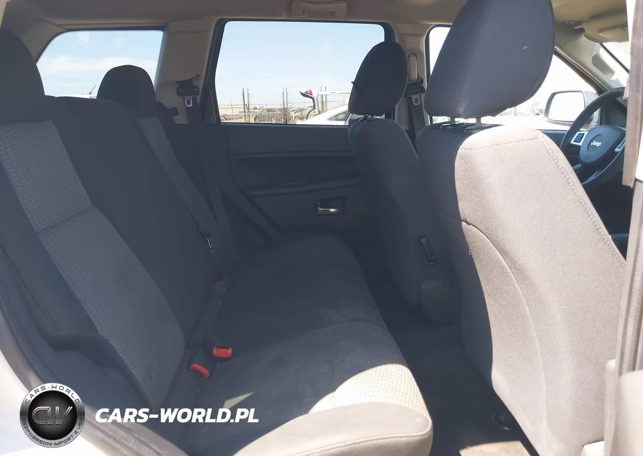 2010 Jeep Grand Cherokee Laredo VIN:1J4PR4GK9AC140464 - 8