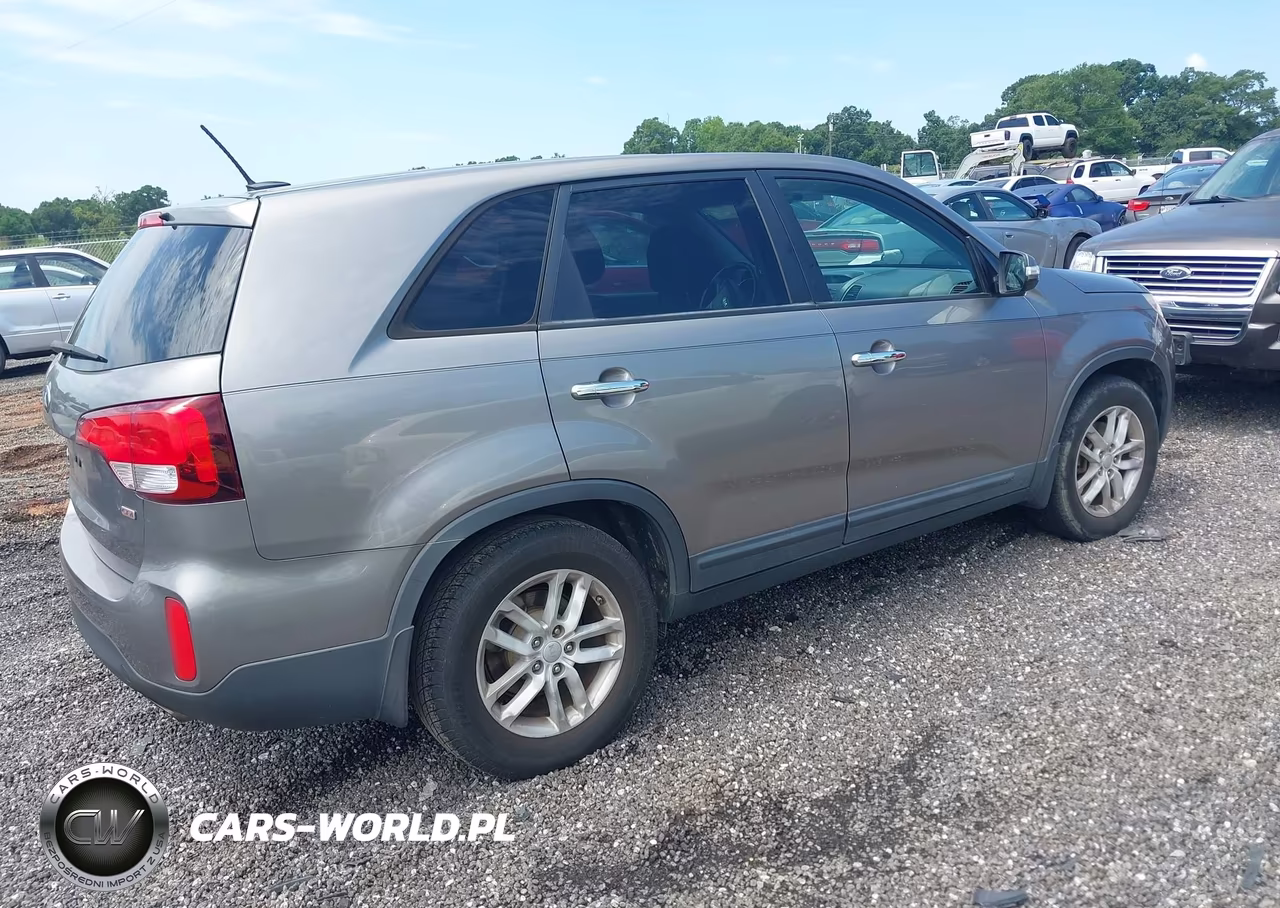 2015 Kia Sorento Lx VIN:5XYKT3A66FG566817 - 4