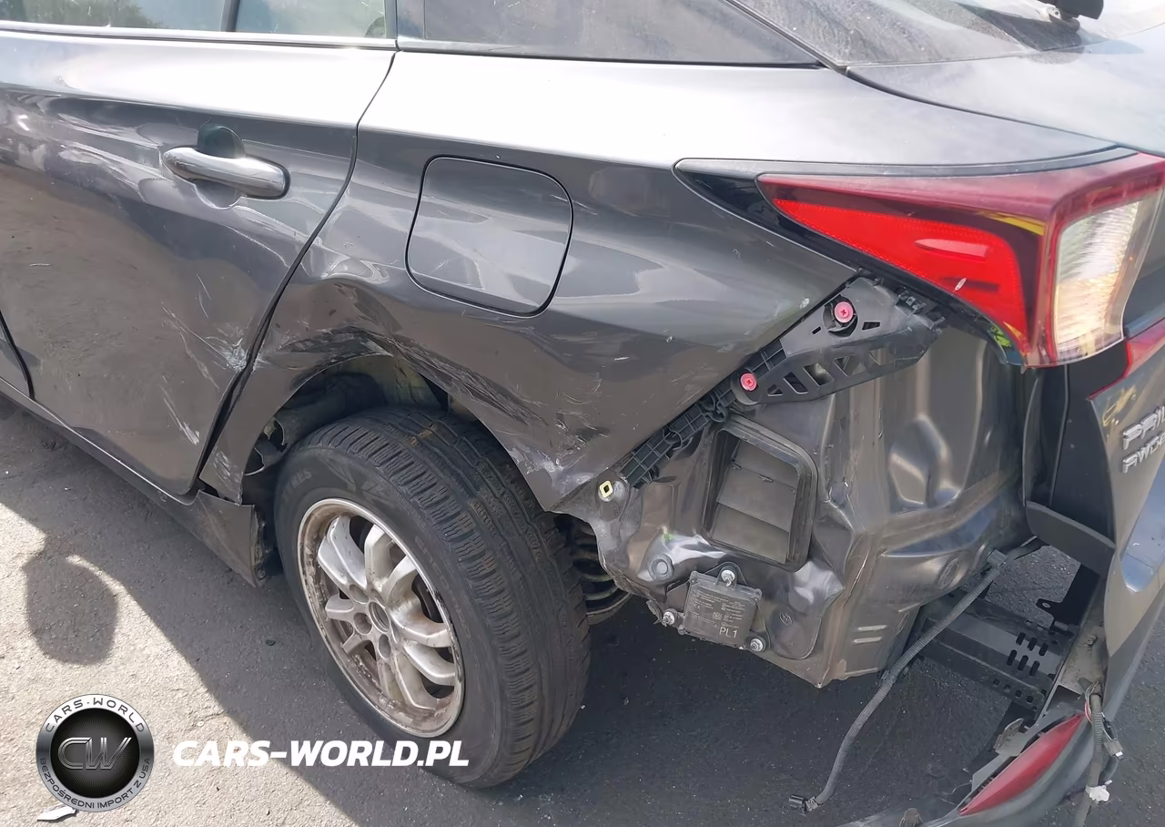 2020 Toyota Prius Le Awd-E VIN:JTDL9RFU7L3019391 - 18