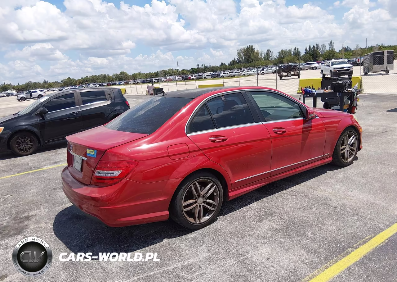 2014 Mercedes-Benz C 250 Sport VIN:WDDGF4HB8EG210215 - 4