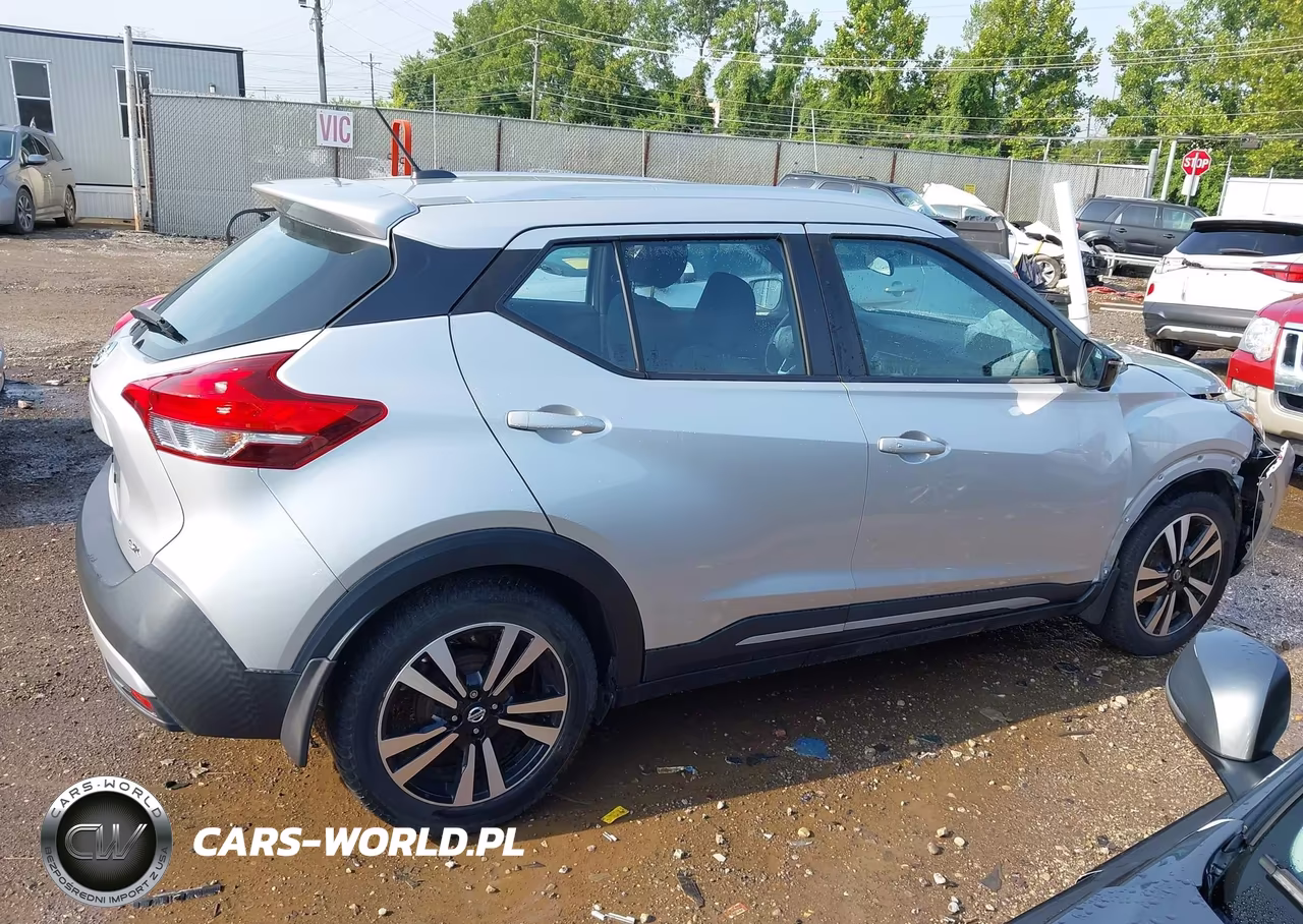 2019 Nissan Kicks Sr VIN:3N1CP5CU7KL568064 - 13