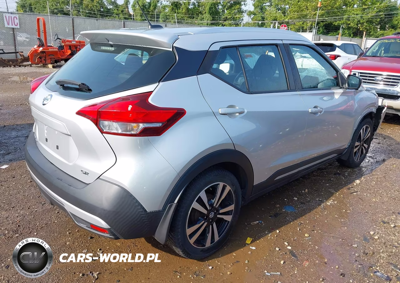 2019 Nissan Kicks Sr VIN:3N1CP5CU7KL568064 - 4