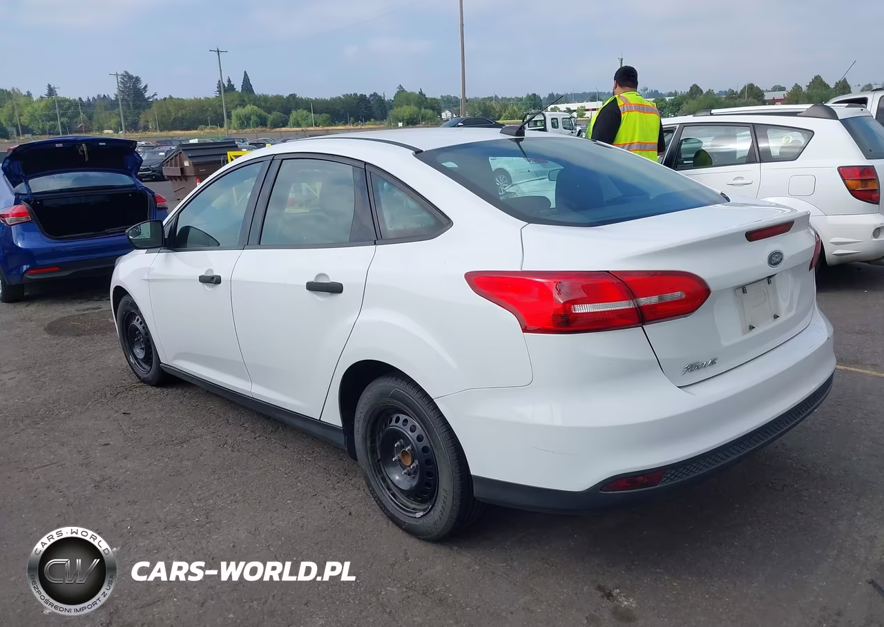 2018 Ford Focus S VIN:1FADP3E28JL244963 - 3