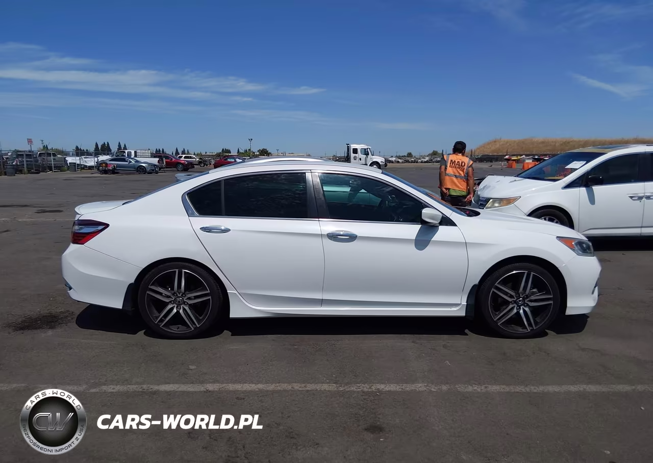 2017 Honda Accord Sport VIN:1HGCR2F54HA162867 - 14