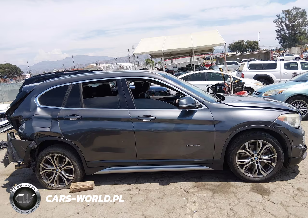 2017 BMW X1 xDrive28I VIN:WBXHT3Z33H4A58400 - 13