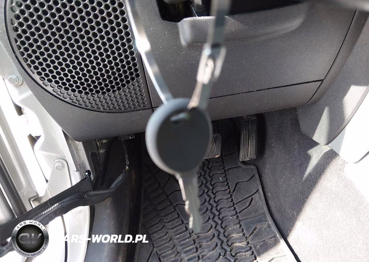 2010 Jeep Wrangler Unlimited Sport VIN:1J4HB3H16AL165685 - 11