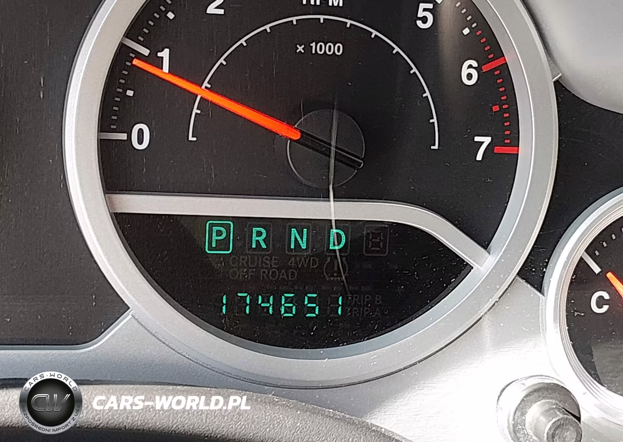 2010 Jeep Wrangler Unlimited Sport VIN:1J4HB3H16AL165685 - 15