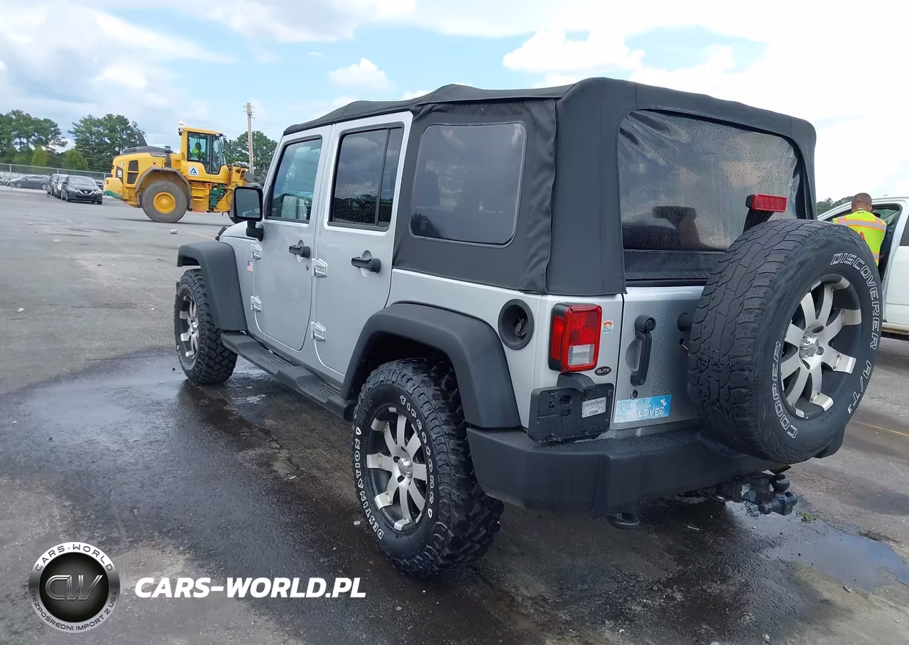2010 Jeep Wrangler Unlimited Sport VIN:1J4HB3H16AL165685 - 3