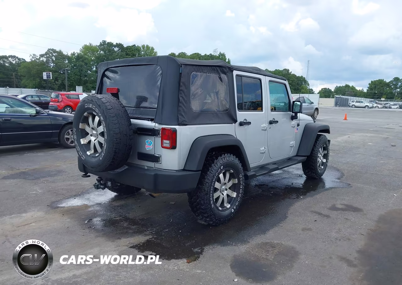 2010 Jeep Wrangler Unlimited Sport VIN:1J4HB3H16AL165685 - 4