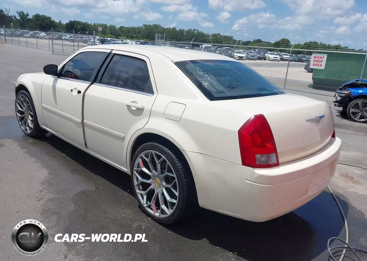 2005 Chrysler 300 VIN:2C3JA43R75H568580 - 3