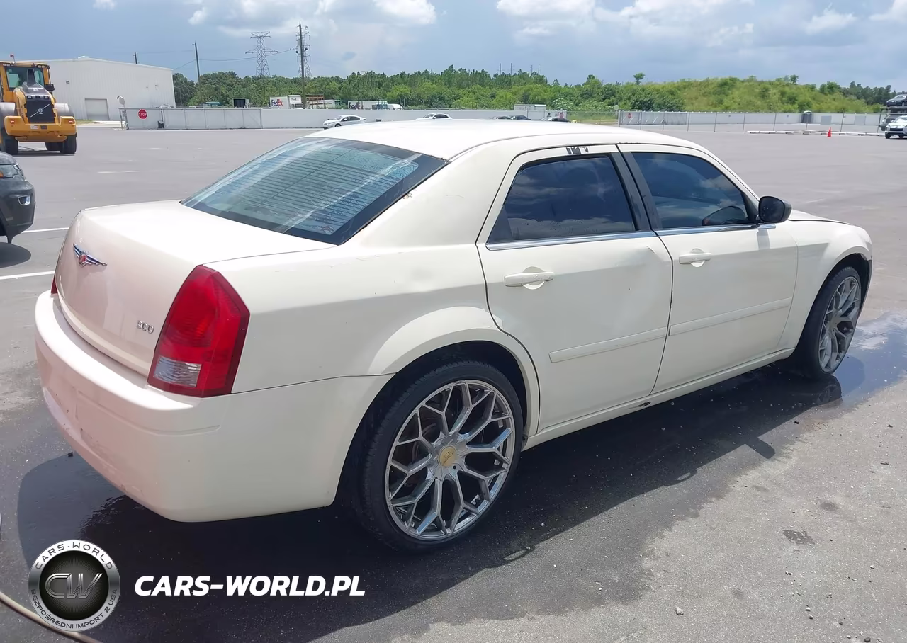 2005 Chrysler 300 VIN:2C3JA43R75H568580 - 4