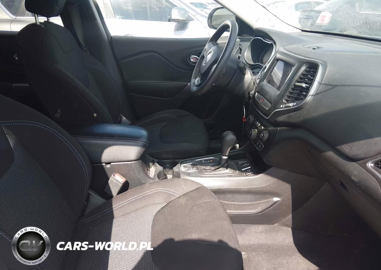 2019 Jeep Cherokee Latitude Fwd VIN:1C4PJLCB7KD203487 - 5