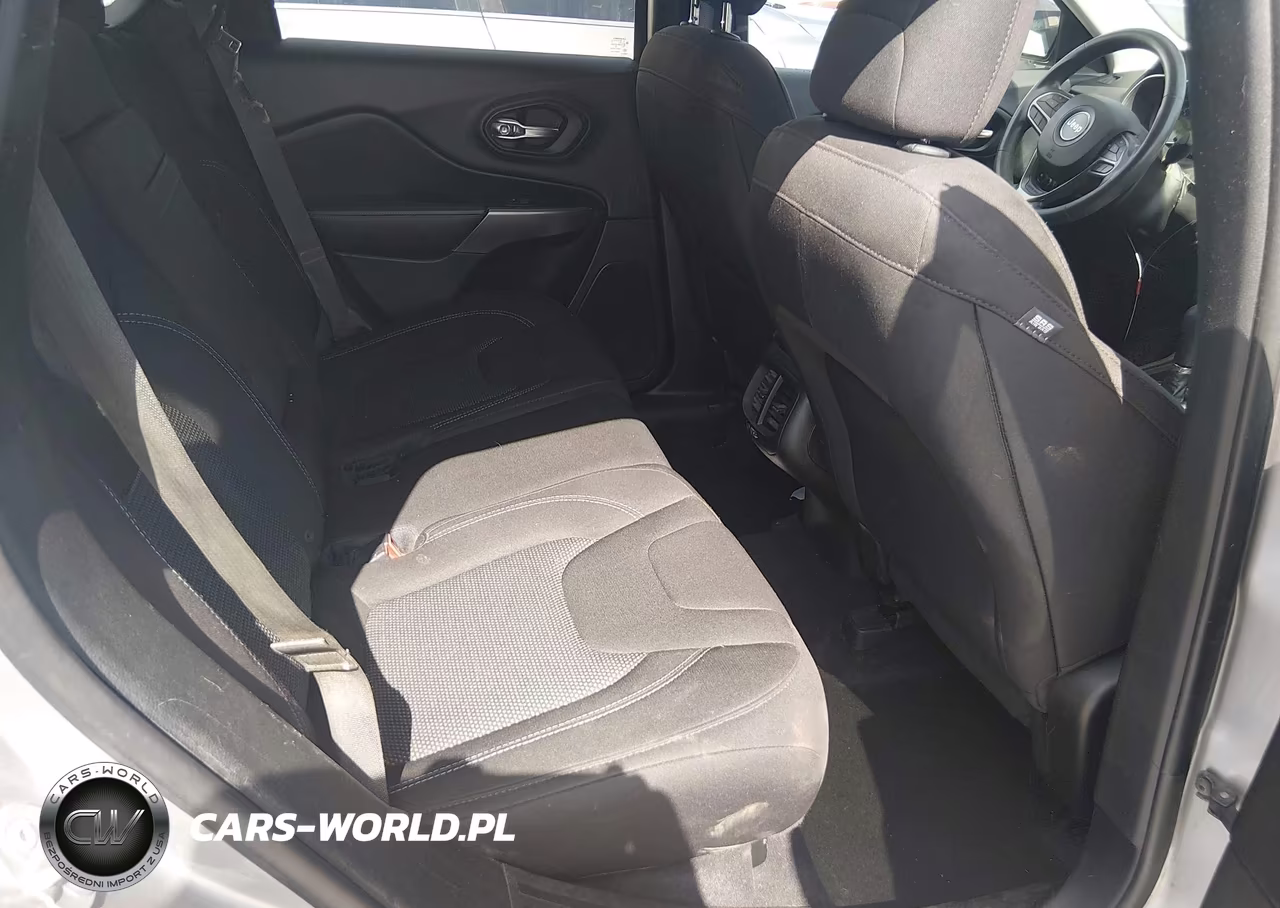 2019 Jeep Cherokee Latitude Fwd VIN:1C4PJLCB7KD203487 - 8