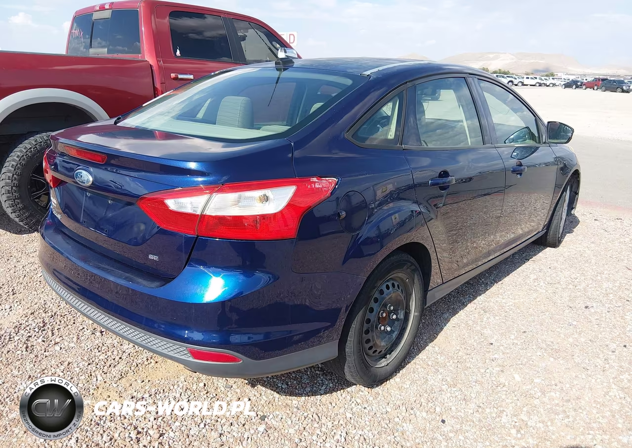 2012 Ford Focus Se VIN:1FAHP3F22CL129620 - 4