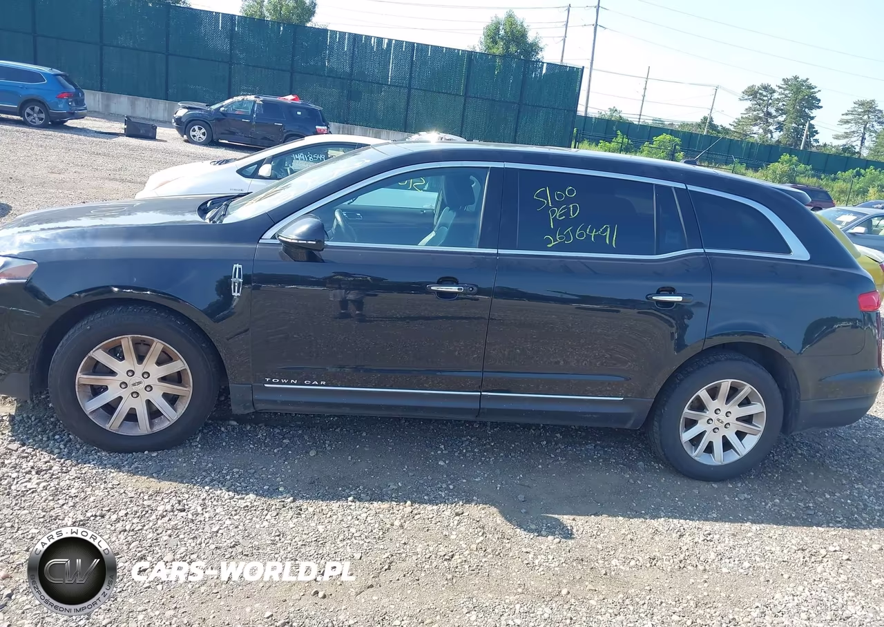 2018 Lincoln Mkt Livery VIN:2LMHJ5NK2JBL01957 - 13