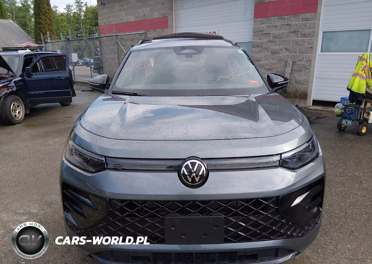 2026 Volkswagen Tiguan Se R-Line Black VIN:3VVGR7RM6TM010733 - 13