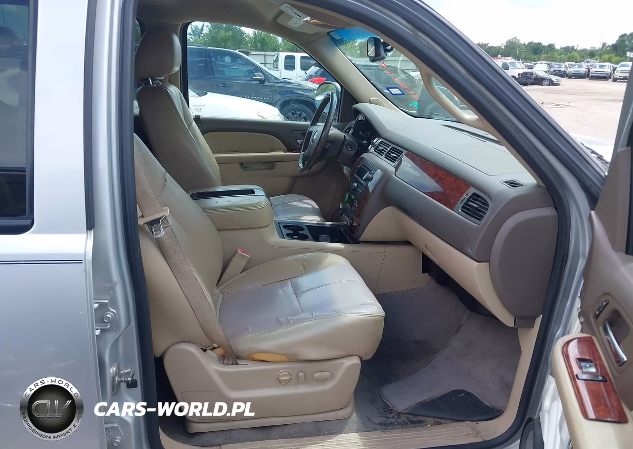 2013 Chevrolet Suburban Lt VIN:1GNSKJE77DR276571 - 5