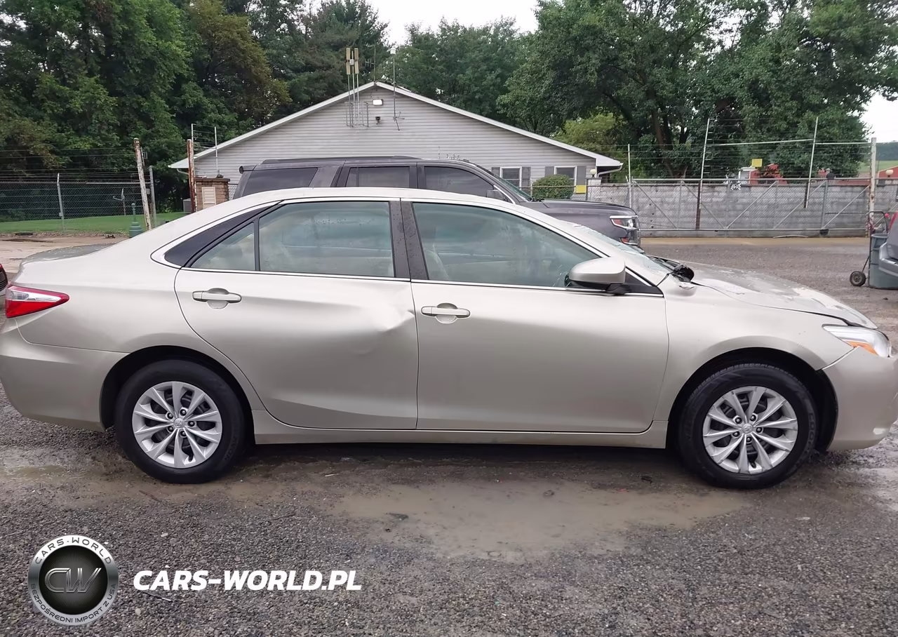2017 Toyota Camry Le VIN:4T1BF1FKXHU700825 - 13