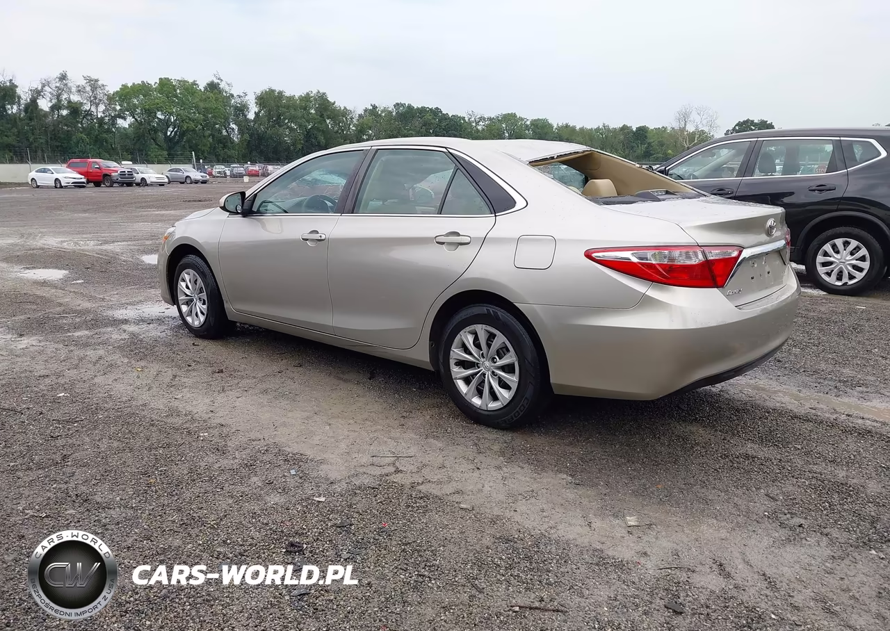 2017 Toyota Camry Le VIN:4T1BF1FKXHU700825 - 3