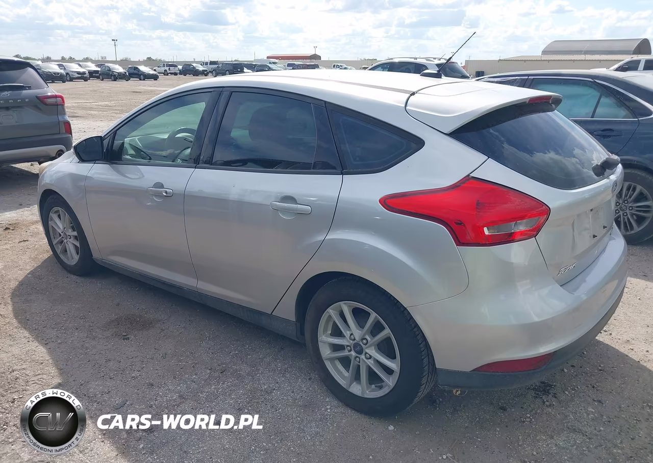 2015 Ford Focus Se VIN:1FADP3K22FL203112 - 3