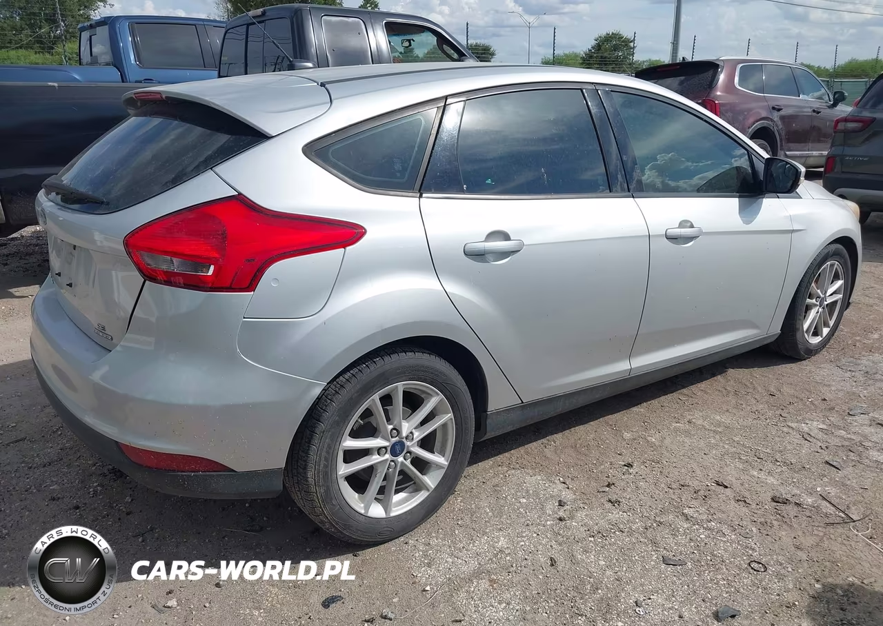 2015 Ford Focus Se VIN:1FADP3K22FL203112 - 4
