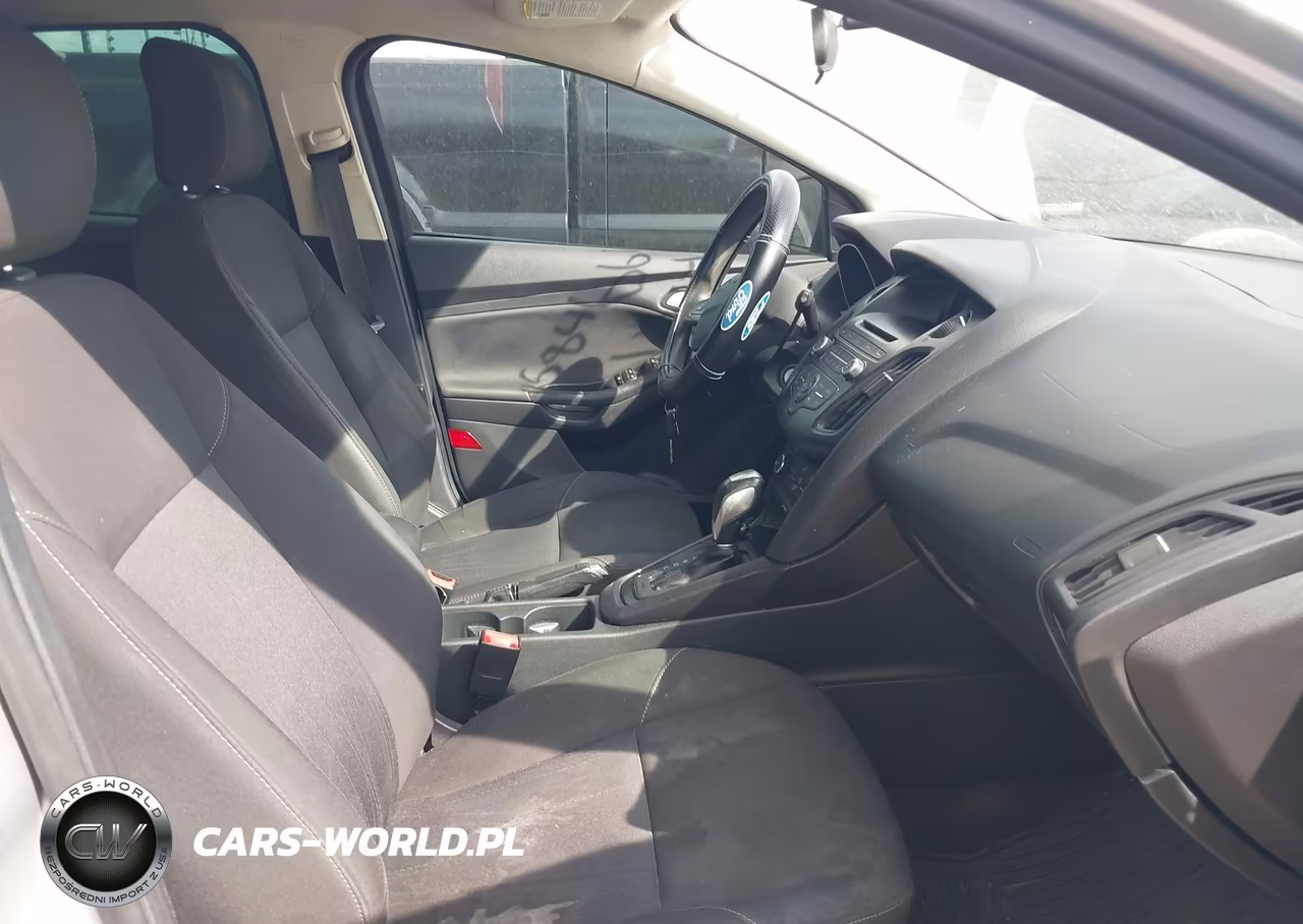 2015 Ford Focus Se VIN:1FADP3K22FL203112 - 5
