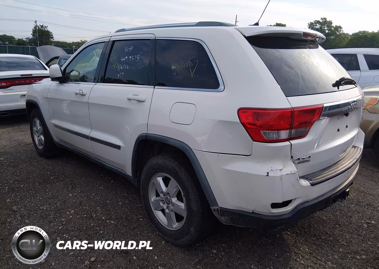 2011 Jeep Grand Cherokee Laredo VIN:1J4RR4GGXBC617537 - 3