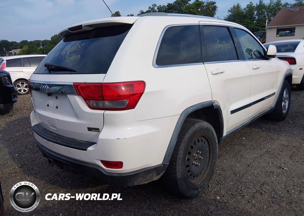 2011 Jeep Grand Cherokee Laredo VIN:1J4RR4GGXBC617537 - 4