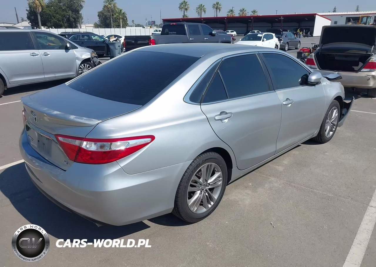 2015 Toyota Camry Se VIN:4T1BF1FKXFU034501 - 4