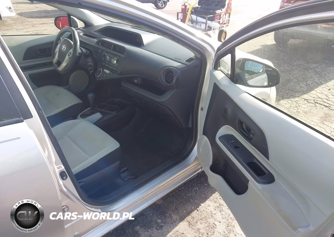 2012 Toyota Prius C One VIN:JTDKDTB33C1010784 - 5