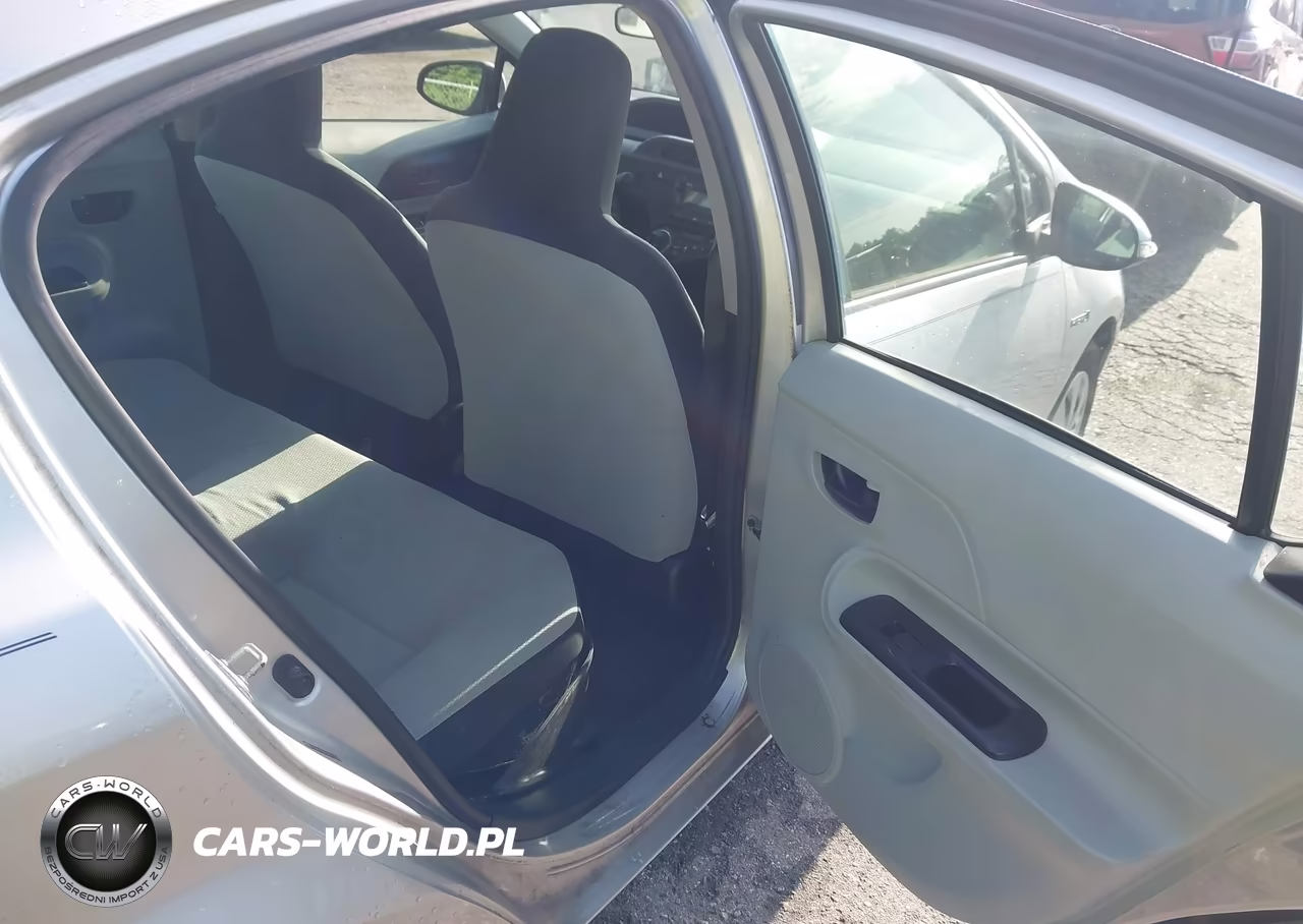 2012 Toyota Prius C One VIN:JTDKDTB33C1010784 - 8