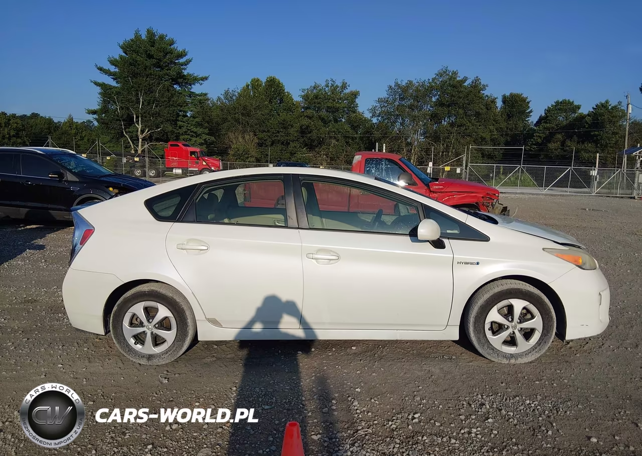 2014 Toyota Prius Two VIN:JTDKN3DU9E1748613 - 13