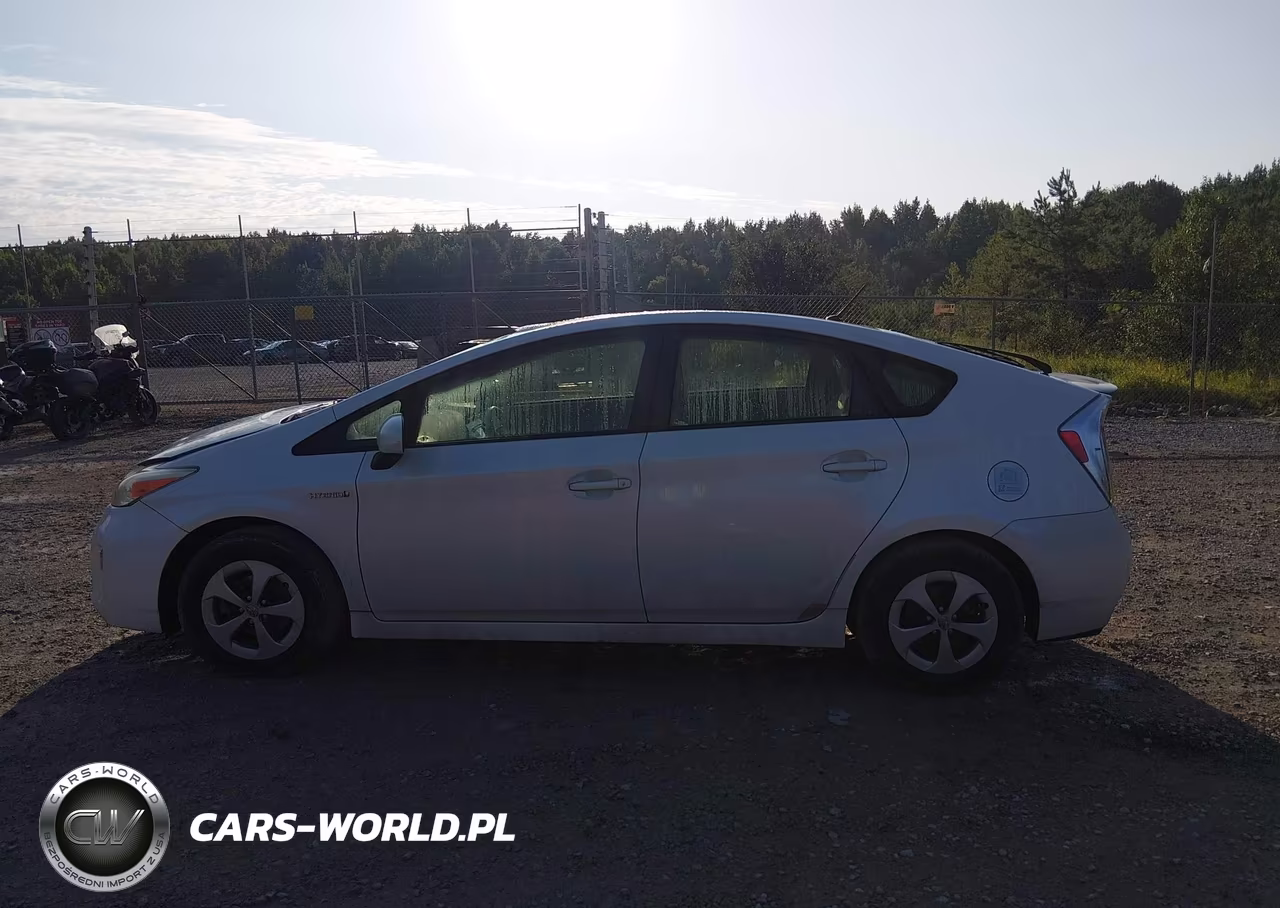 2014 Toyota Prius Two VIN:JTDKN3DU9E1748613 - 14