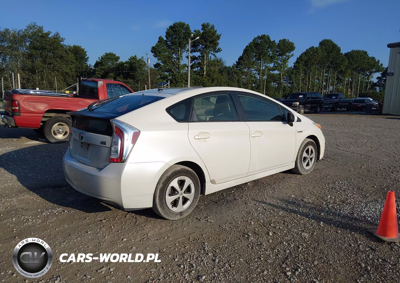 2014 Toyota Prius Two VIN:JTDKN3DU9E1748613 - 4