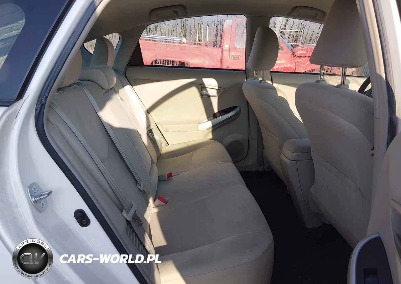 2014 Toyota Prius Two VIN:JTDKN3DU9E1748613 - 8