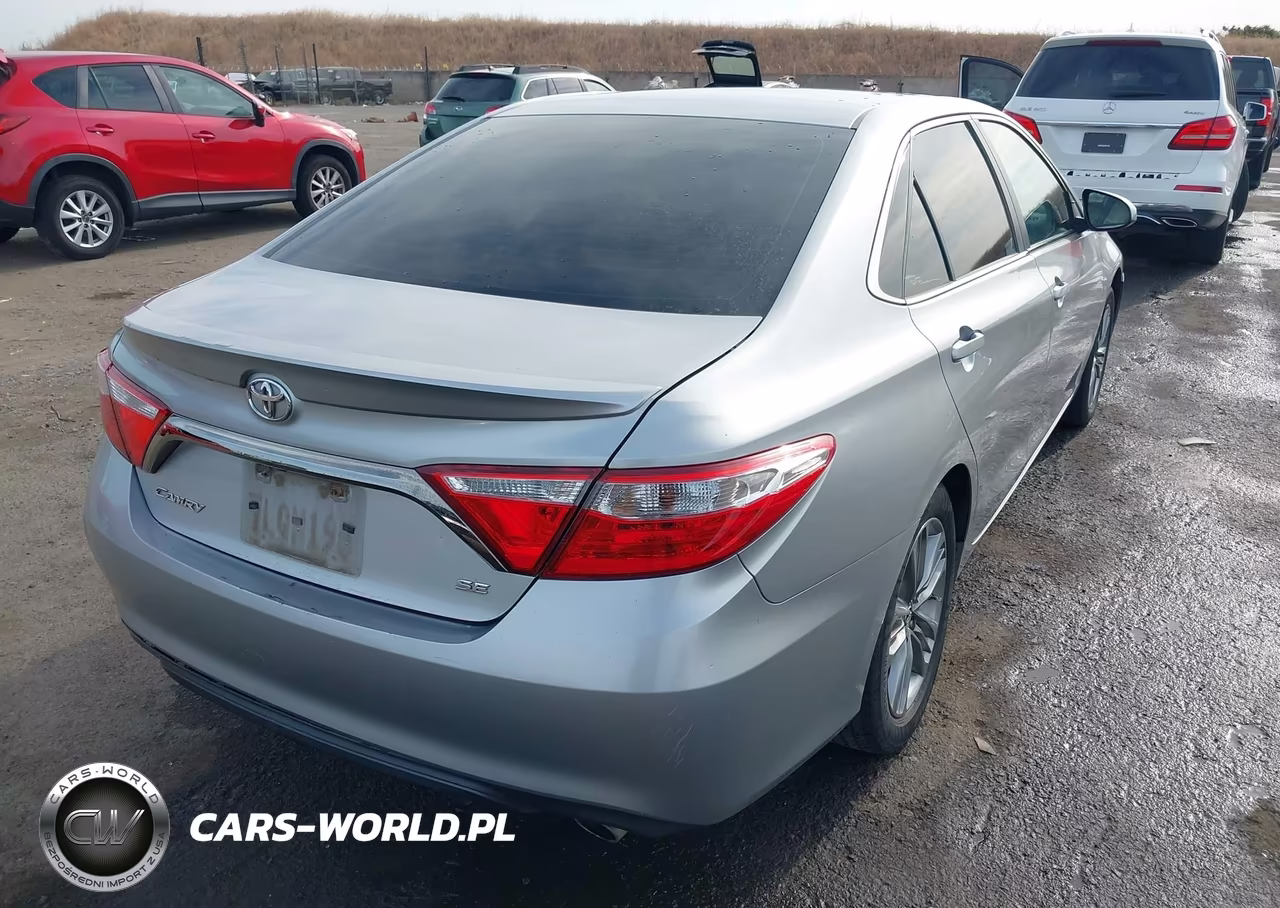 2015 Toyota Camry Se VIN:4T1BF1FK4FU094189 - 4