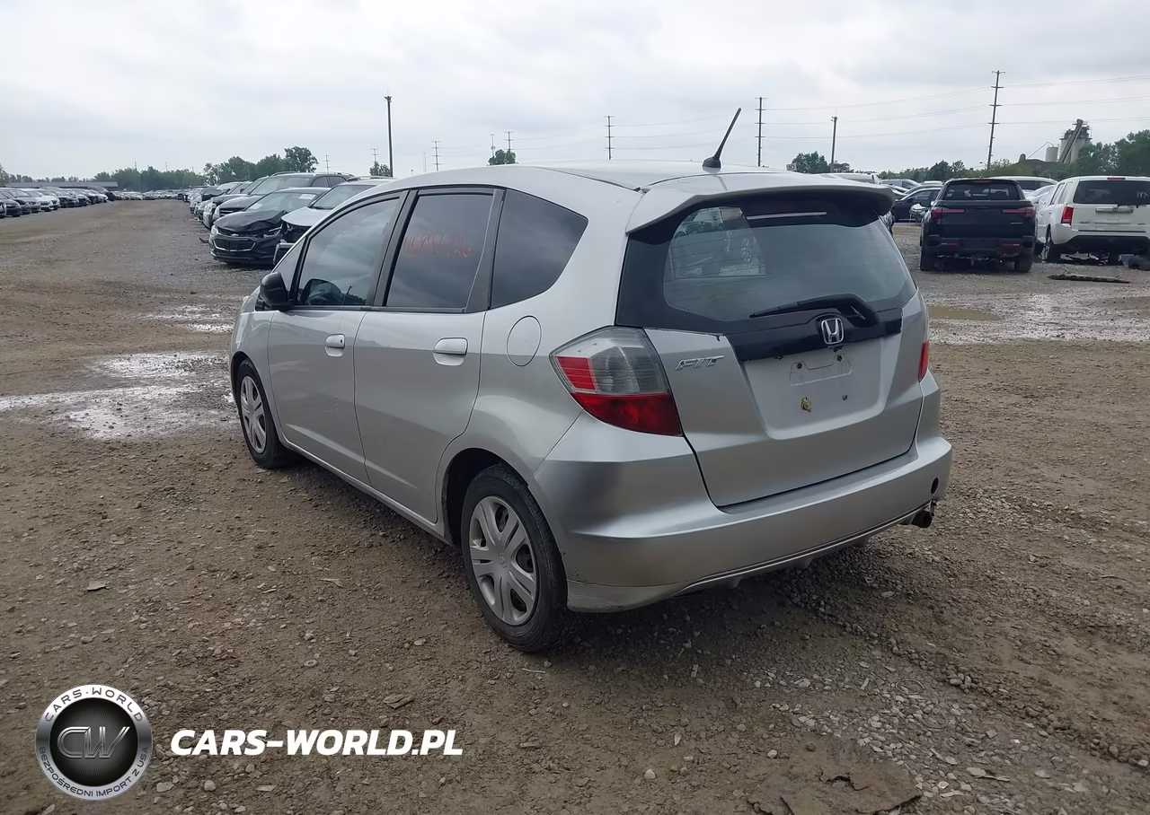 2011 Honda Fit VIN:JHMGE8H35BC028227 - 3