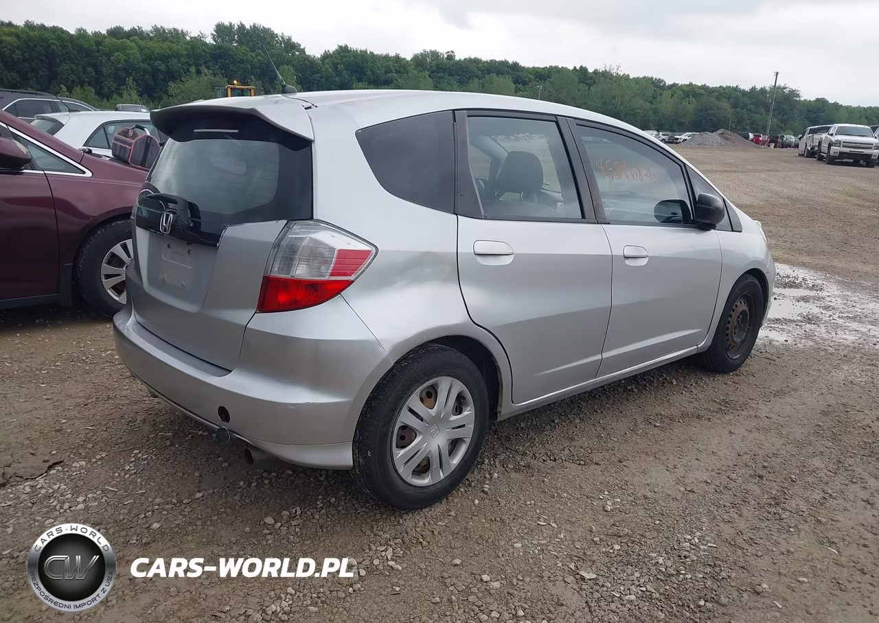 2011 Honda Fit VIN:JHMGE8H35BC028227 - 4