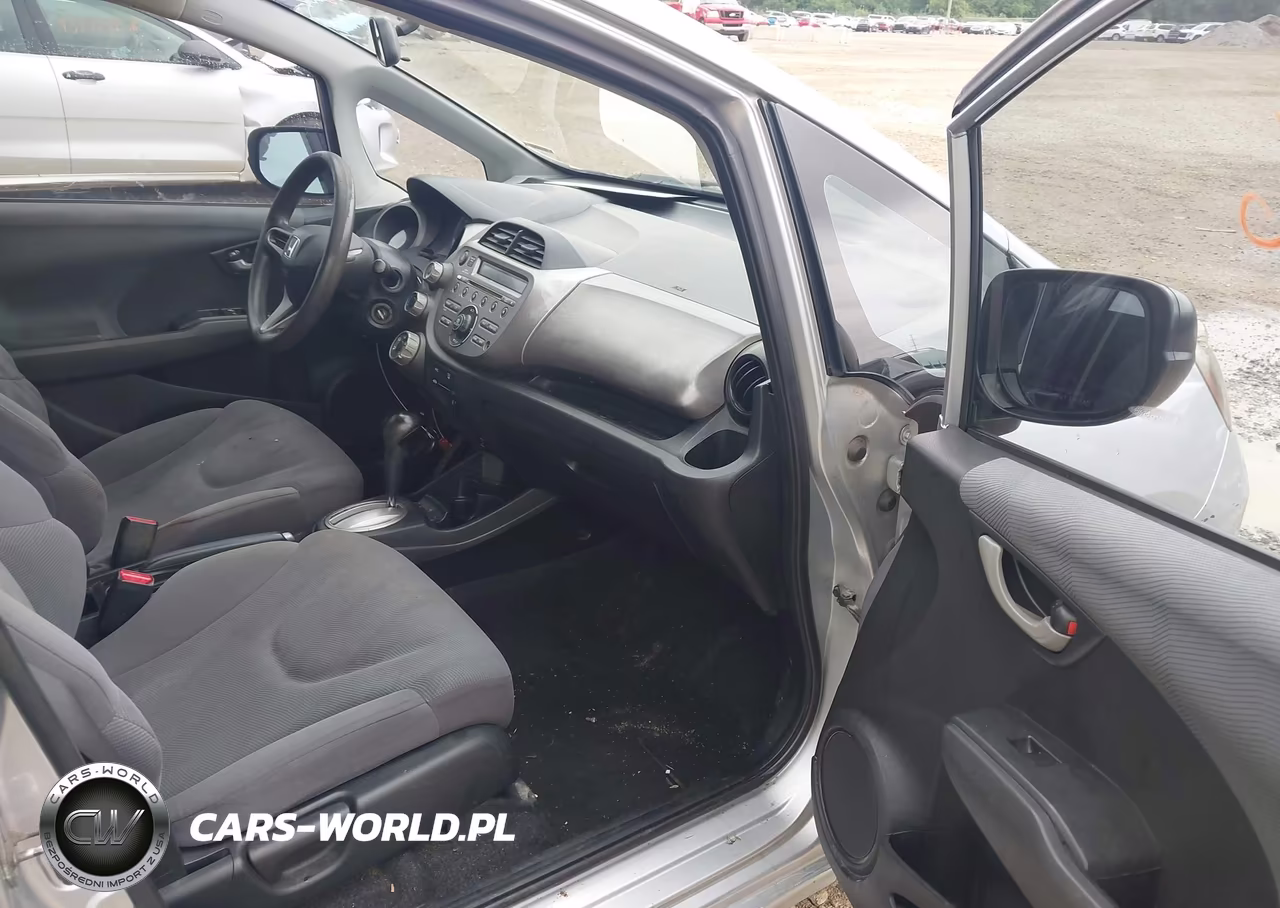 2011 Honda Fit VIN:JHMGE8H35BC028227 - 5