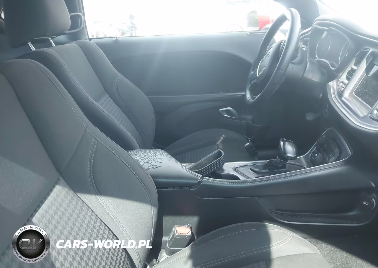 2018 Dodge Challenger Sxt VIN:2C3CDZAG7JH152974 - 5