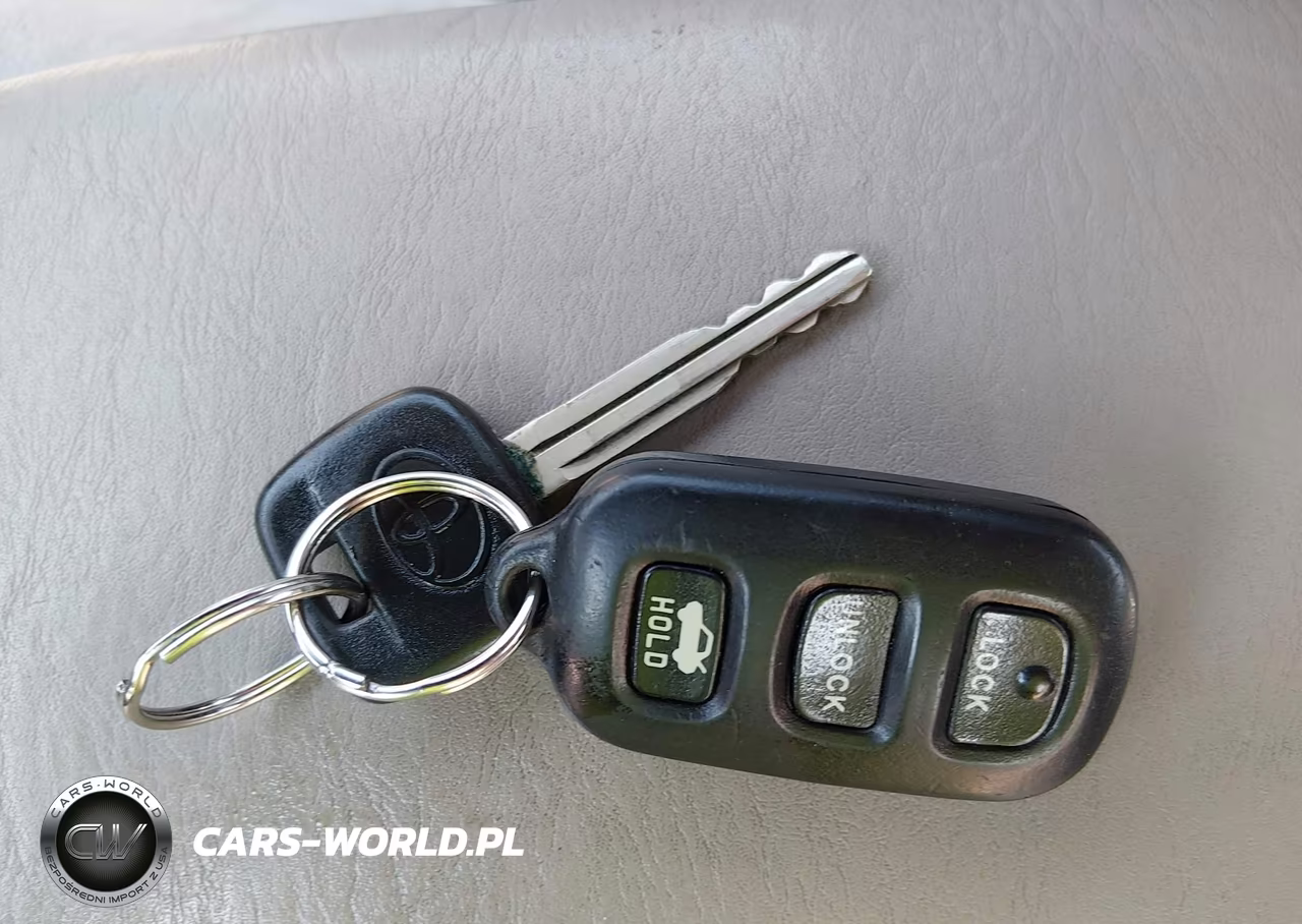 2004 Toyota Camry Le VIN:4T1BE32K14U310369 - 11