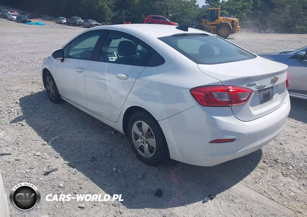 2018 Chevrolet Cruze Ls Auto VIN:1G1BC5SM0J7205591 - 3