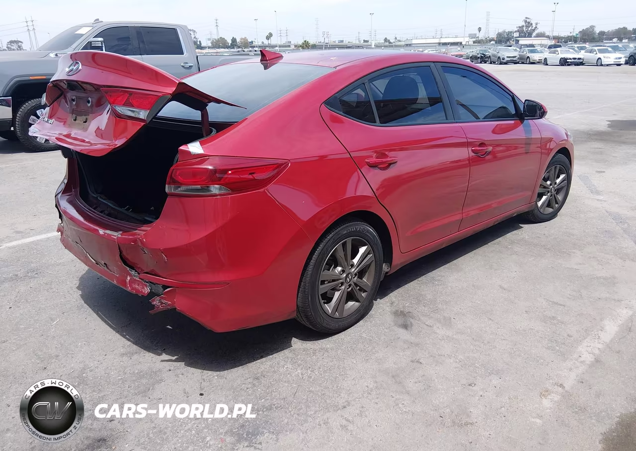 2018 Hyundai Elantra Sel VIN:5NPD84LFXJH252795 - 4